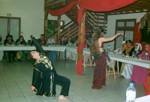 danses devant la cour